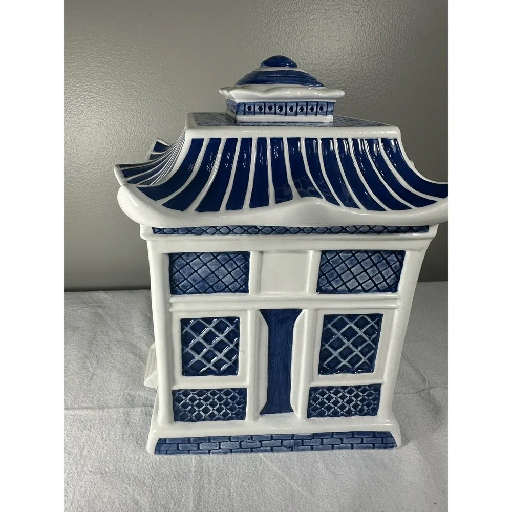 EUC Blue Willow Pagoda Cookie Jar series 3 Christopher‎ Johnson Blue Willow